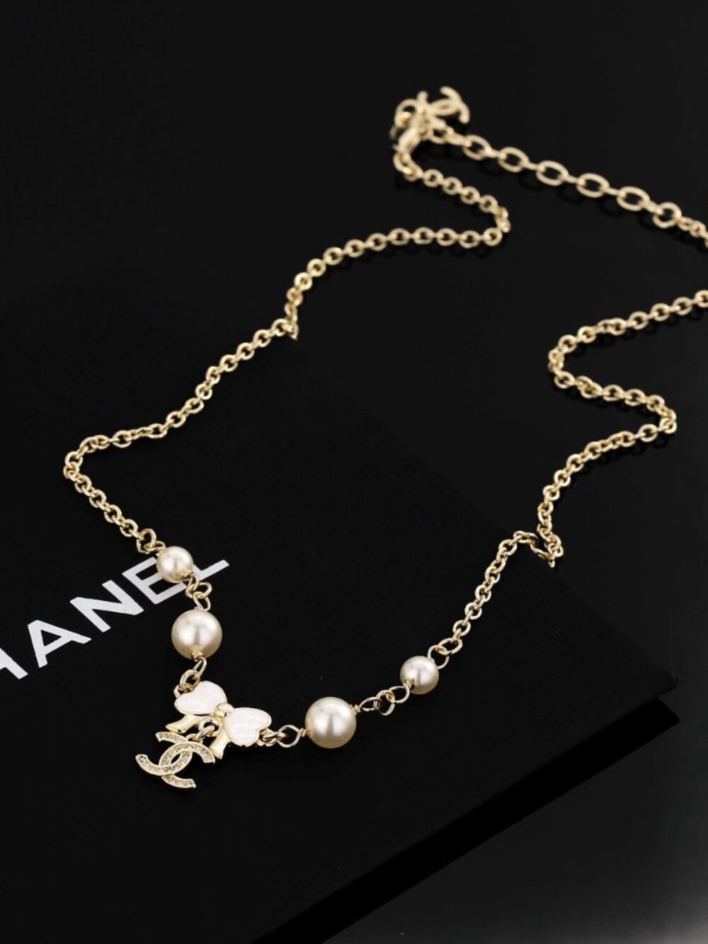 Authentic Chanel White Shell Bow Pearl Crystal CC Choker Necklace | Brand New Un